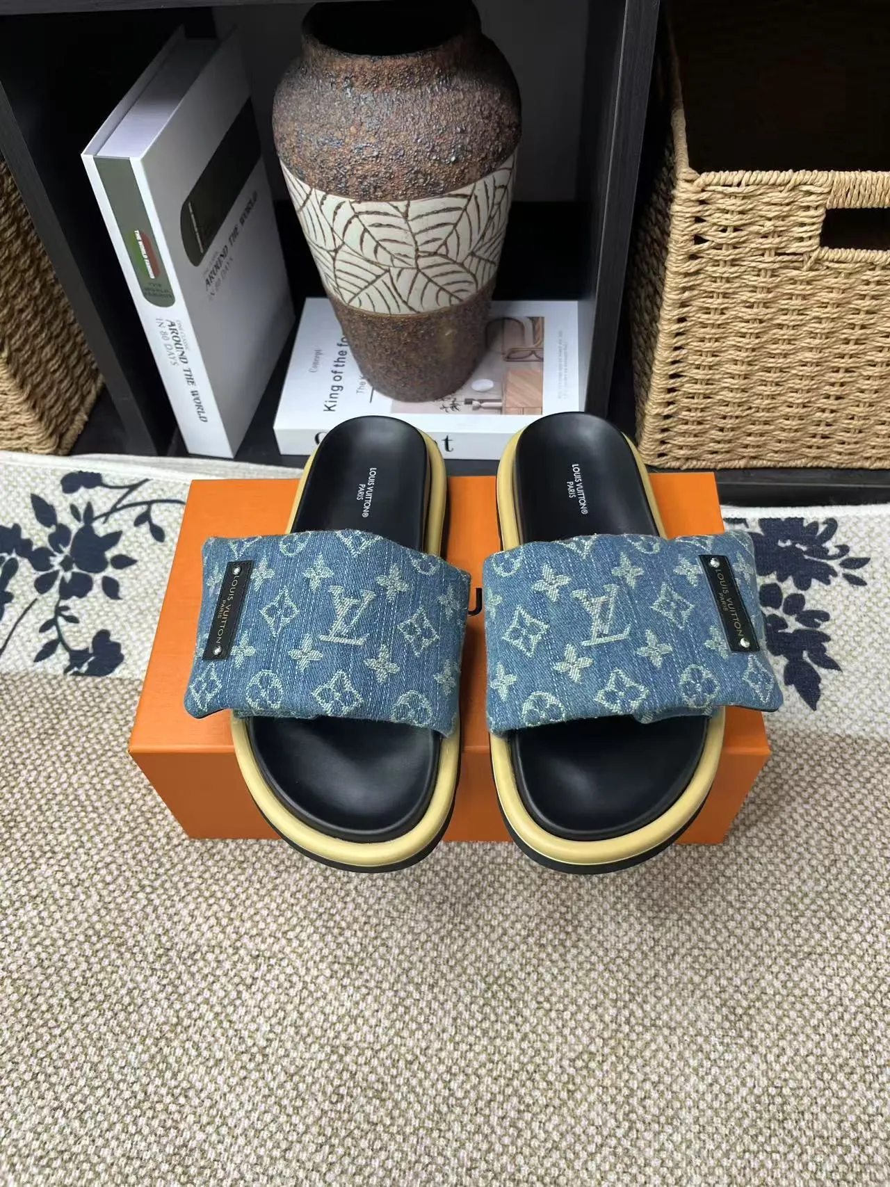 P340 yuan LV Louis Vuitton Full of high-end feel! A popular model among bloggers at home and abroad, it’s retro and fashionable, and looks stunning on your feet! Mainly recommended model on the official website★ ━━━━━ ЅᏇєєt ━━━━━ ▪️Upper: original calfskin ➕5D printing process ▪️Inner: imported mixed sheepskin ▪️Outsole: original molded foam outsole ▪️Size: Female 35-40 Men's 39-44 (women's 41 men's 45)